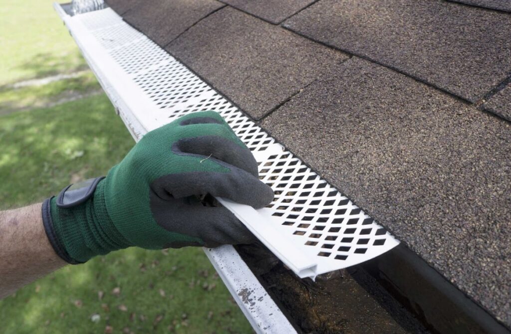 clean gutters in Camdenton